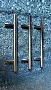 lot 2087 image: Lot of 3 Chrome Cabinet or Drawer Pull Handles.