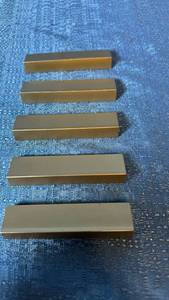 lot 2091 image: Lot of 5 Gold Cabinet or Drawer Pull Handles.