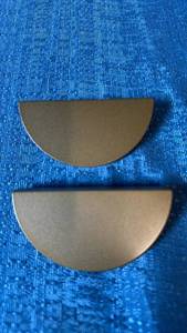 lot 2102 image: Two Gold Cabinet or Drawer Pull Handles.