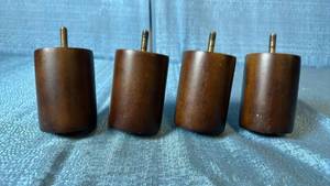 lot 2117 image: Lot of 4 Round Wooden Furniture Legs.