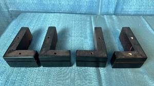 lot 2133 image: Lot of 4 Wooden L-Shaped Furniture Legs.