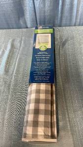 lot 3054 image: Cordless Gray Buffalo Check Roman Window Shade 27X64