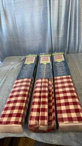 lot 3072 image: Achim Cordless Light Filtering Polyester Roman Window Shades  Red  33W  x 64L, LOT OF 3