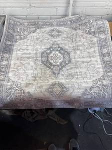 lot 2273 image: 31inx31in Washable Rug