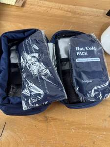 lot 2298 image: Insulated Medication pouch wcold packs