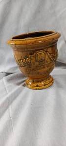 lot 34855 image: Vintage Shield & Laurel Swag Ceramic Cachepot