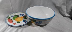 lot 34870 image: Vintage ceramic kitchen bowl with lid