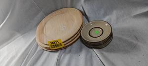 lot 34871 image: 3 wooden serving platters, 5 dinner plates