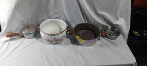 lot 34876 image: Set of 4 stovetop cooking pans