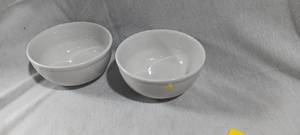 lot 34879 image: Set of 2 white kitchen bowls