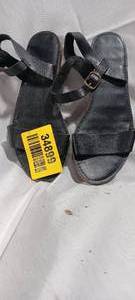 lot 34899 image: Womens size 8.5 black strap sandals