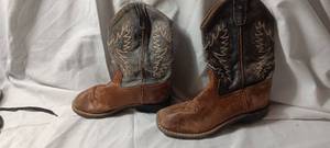 lot 34930 image: Youth Cowboy boots size 3
