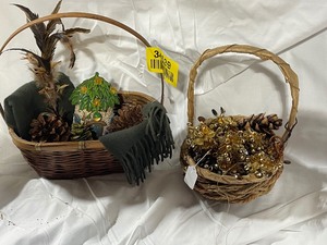 lot 34539 image: Fall Festive Baskets with Pinecones