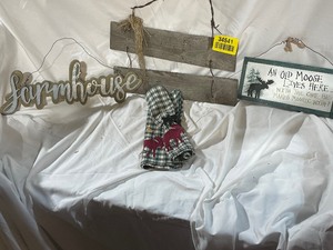 lot 34541 image: Holiday Moose Home Decor