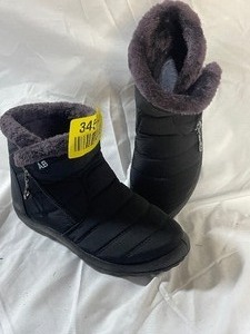 lot 34542 image: New Women Snow Boots size 255
