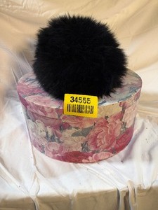 lot 34555 image: Vintage womens faux fur hat with vintage storing box