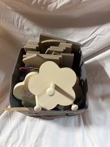 lot 34572 image: wooden letters and flowers for painting and crafting