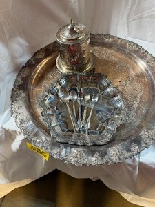 lot 34582 image: Beautiful silver plated dish set.
