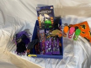 lot 34589 image: Huge lot of misc holloween decorations.
