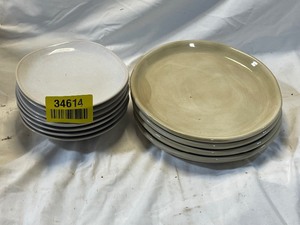 lot 34614 image: Dinner plates (salad,dinner & pie) plates