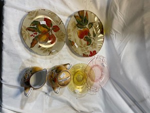 lot 34620 image: Lot of Vintage dishware