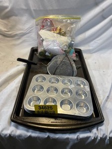 lot 34625 image: Baking sheets & cookie cutters
