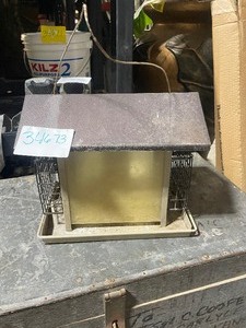 lot 34673 image: Beautiful Bird House.