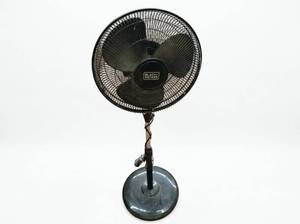 lot 3637 image: BlackDecker BFSR168 Stand Fan 16in 120V 60Hz