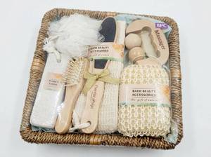 lot 3884 image: Bath & Beauty Accessories Gift Basket Set 8PC