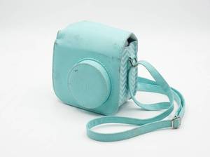 lot 3886 image: Instax Mini 11 Instant Camera Pink w Turquoise Case