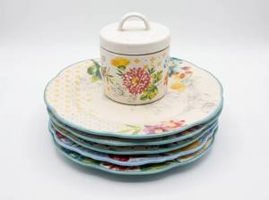 lot 3899 image: Pioneer Woman Floral Dinnerware Set w Storage