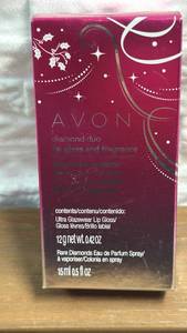 lot 17 image: Avon Diamond Duo Lip Gloss and Fragrance Set