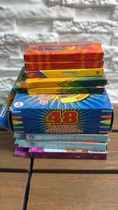 lot 28 image: Crayon Bundle