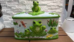 lot 59 image: Decorative Ceramic Container with Lid in Frog Motif