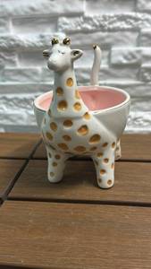lot 64 image: Giraffe-Shaped Trinket Tray by Modern Expressions