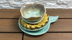 lot 65 image: Ceramic Decorative Trinket Tray Set with Sunflower and Fish-Tail Dishes