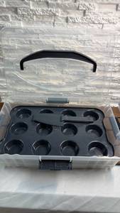 lot 90 image: 12-Cup CupcakeCake Storage Container with Carry Handle and Serrated Cake Knife