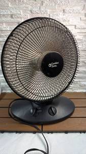 lot 99 image: Comfort Zone Oscillating Heater with LowHigh Speed