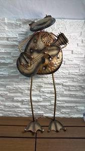 lot 100 image: Metal Decorative Musical Frog Sculpture