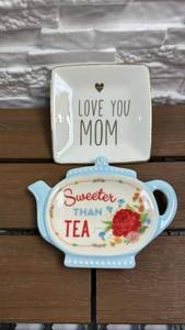 lot 137 image: 2-Piece Decorative Dish Set