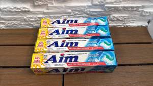 lot 140 image: Aim Multi-Benefit Toothpaste Ultra Menta Gel 5.5 oz 156g - Lot of 4