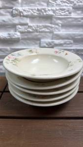 lot 165 image: Pfaltzgraff USA Bowls in the Tea Rose Pattern - Set of 5