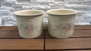 lot 166 image: Pfaltzgraff Stonewear Gadget Crock in the Tea Rose Pattern - Lot of 2