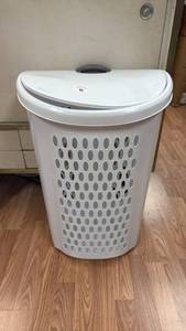 lot 186 image: Sterilite Ultra Wheeled Laundry Hamper (Base S White)