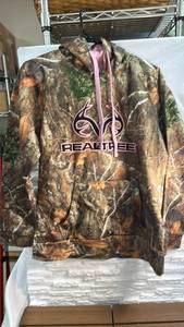 lot 237 image: Realtree Camo Hoodie Jacket Pink Drawstring (Size M)