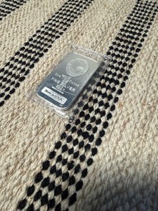 lot 252 image: 1 Ounce Fine Silver Bar - in plastic