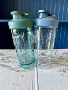 lot 136 image: Blender Bottle Shaker Cups 2-Pack with Mixer Balls, blue & green - Retail $15