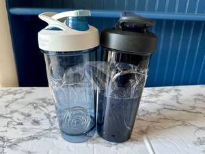 lot 137 image: Blender Bottle Shaker Cups 2-Pack with Mixer Balls, white & black - Retail $15