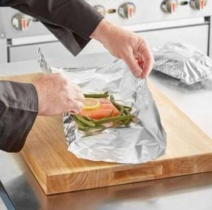 lot 10813 image: AtX 24 x 1000 Food Service Heavy-Duty Aluminum Foil Roll