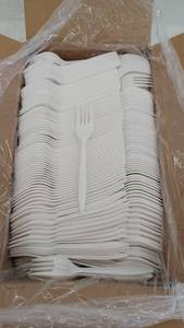 lot 10820 image: Medium Weight Poly Pro White Disposable Forks